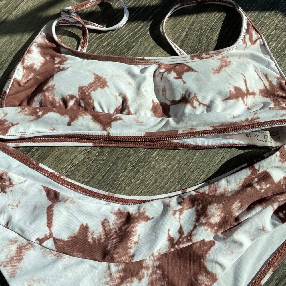 Bikini - Picture 2 of 2